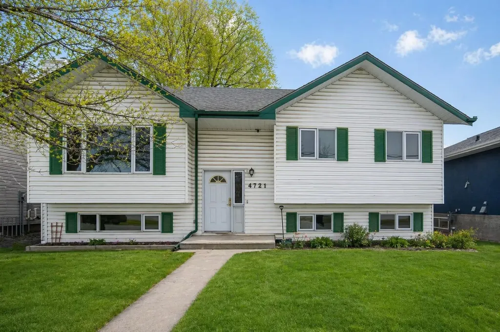 4721 46 Street Sylvan Lake AB T4S 1N3