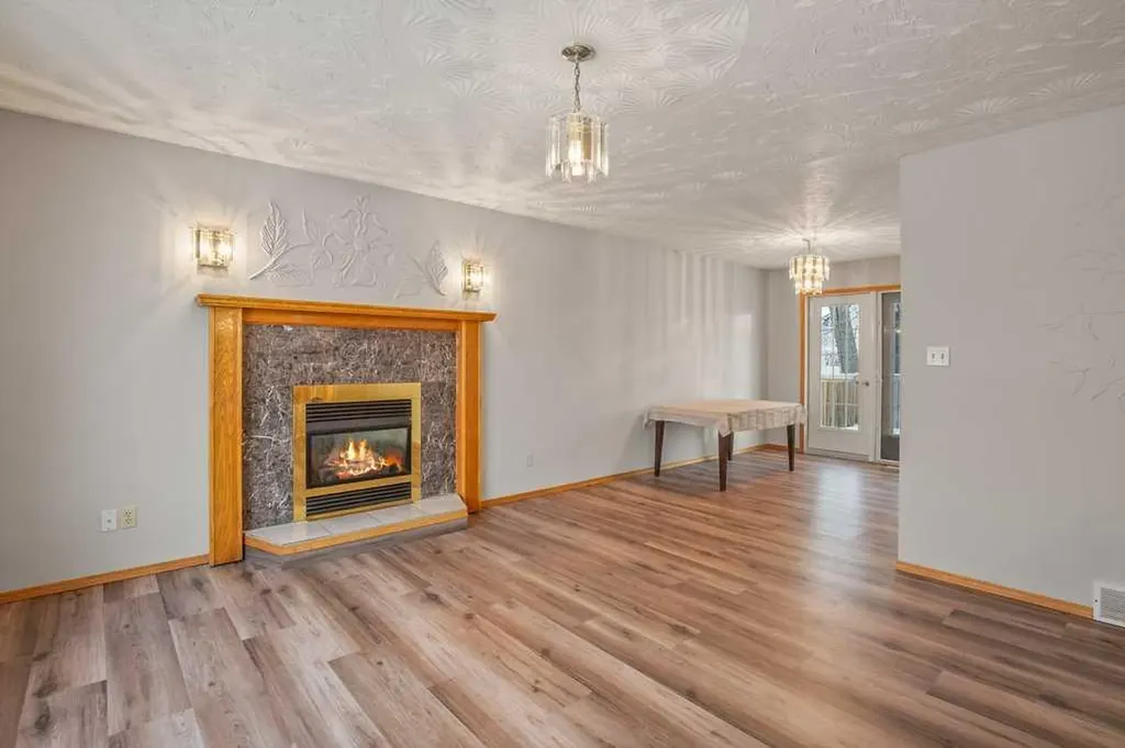 4721 46 Street Sylvan Lake AB T4S 1N3