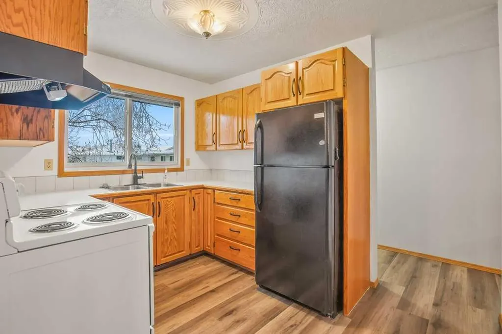 4721 46 Street Sylvan Lake AB T4S 1N3