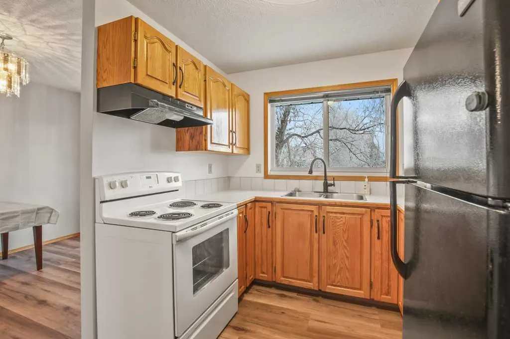 4721 46 Street Sylvan Lake AB T4S 1N3