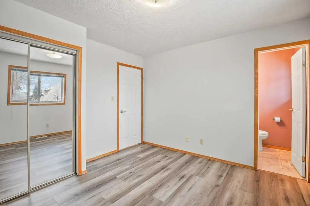 4721 46 Street Sylvan Lake AB T4S 1N3