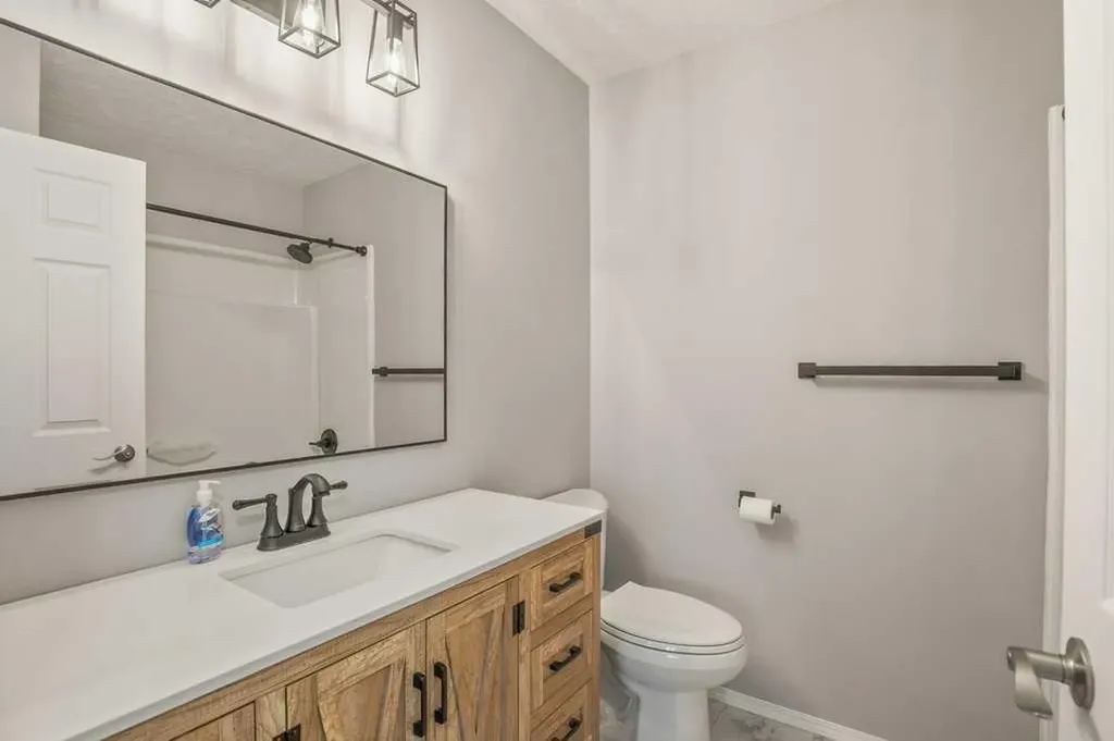4721 46 Street Sylvan Lake AB T4S 1N3