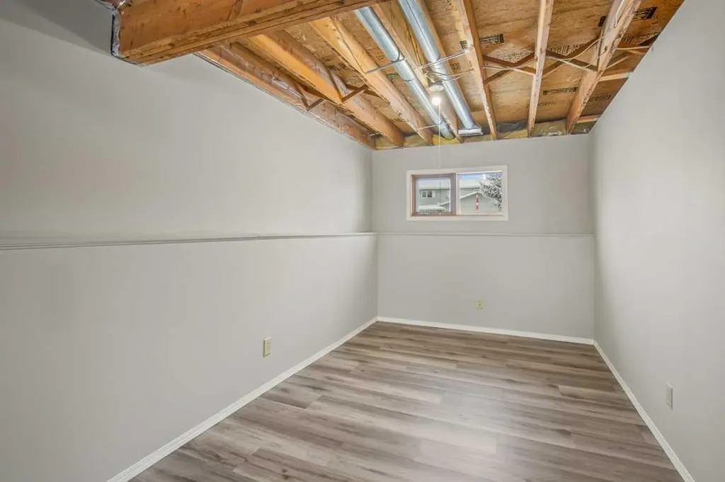 4721 46 Street Sylvan Lake AB T4S 1N3