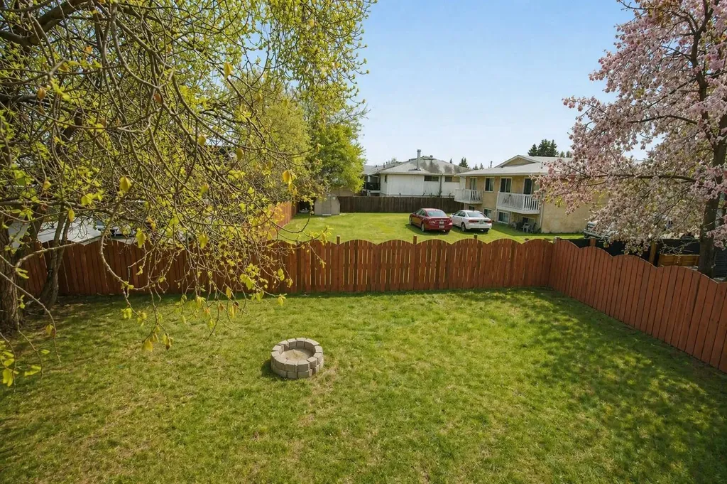 4721 46 Street Sylvan Lake AB T4S 1N3
