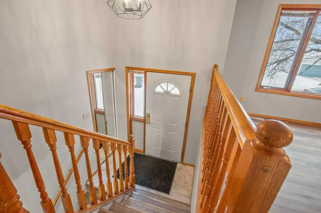 4721 46 Street Sylvan Lake AB T4S 1N3