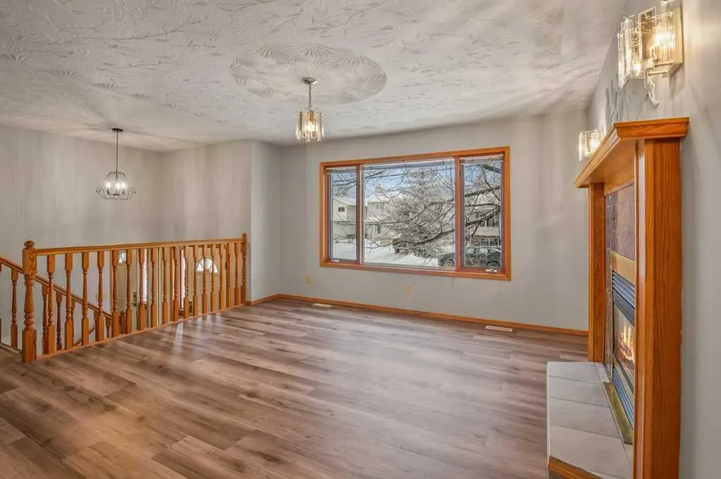 4721 46 Street Sylvan Lake AB T4S 1N3