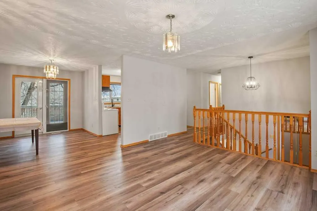 4721 46 Street Sylvan Lake AB T4S 1N3