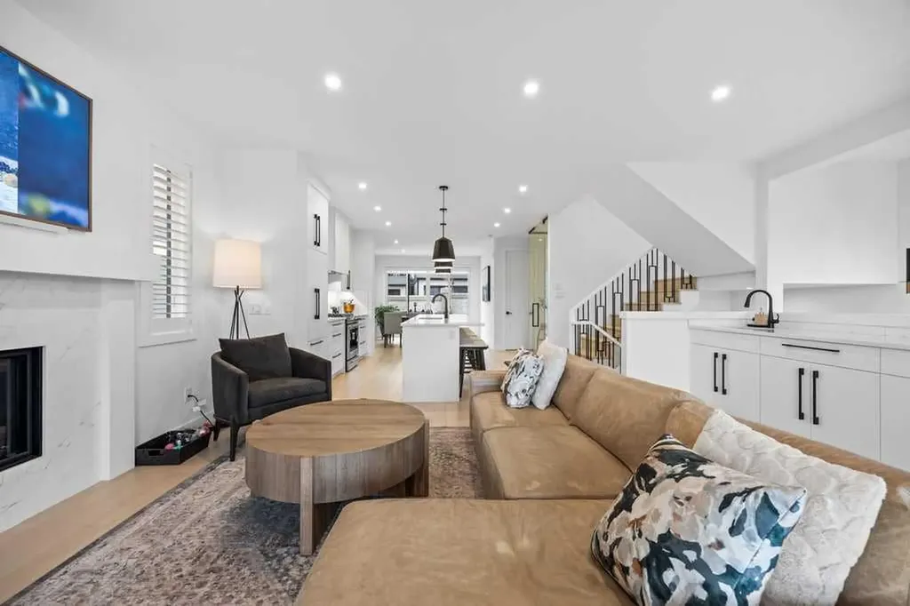 80 Timberline Way SW Calgary AB T3H 6C8