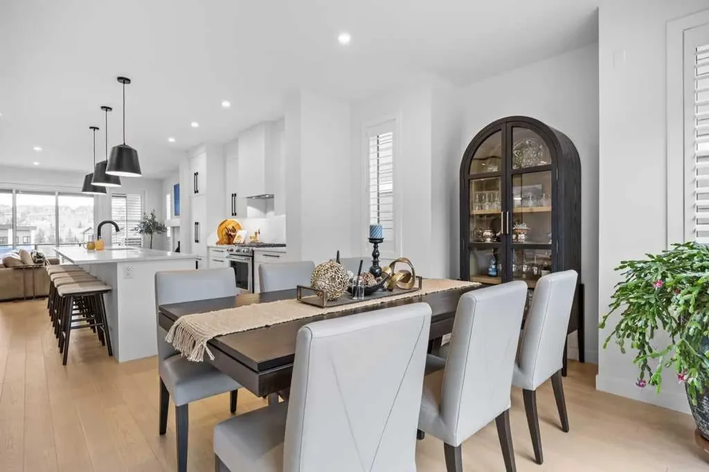 80 Timberline Way SW Calgary AB T3H 6C8