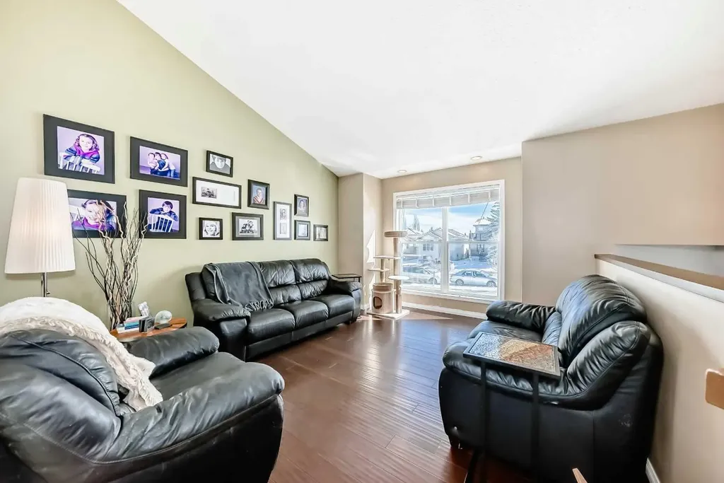 116 Old Boomer Road Sylvan Lake AB T4S 2J1