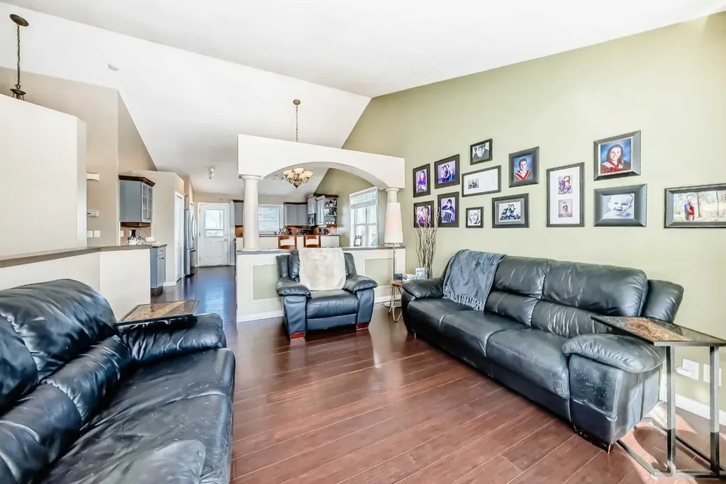 116 Old Boomer Road Sylvan Lake AB T4S 2J1