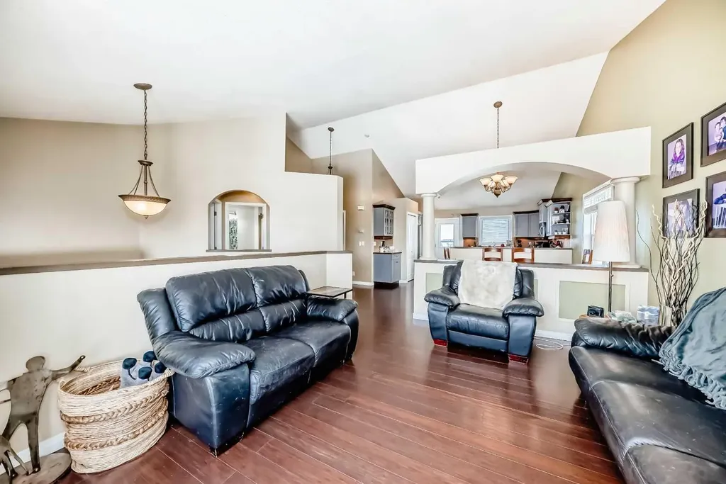 116 Old Boomer Road Sylvan Lake AB T4S 2J1