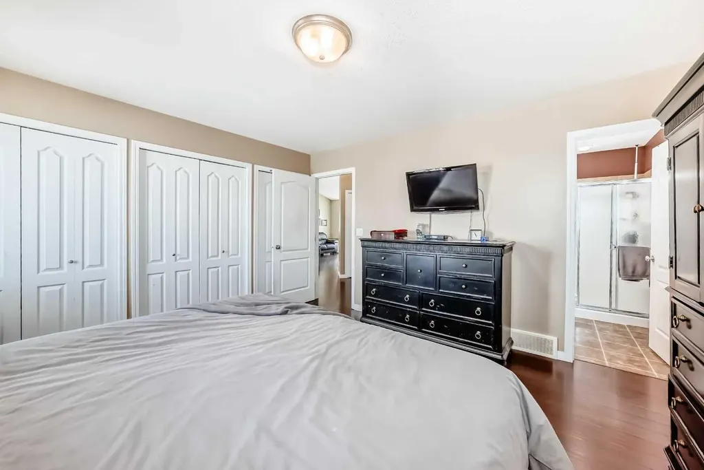 116 Old Boomer Road Sylvan Lake AB T4S 2J1