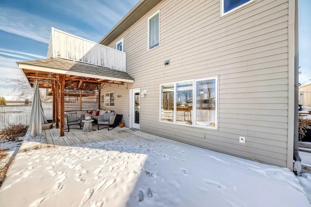 116 Old Boomer Road Sylvan Lake AB T4S 2J1