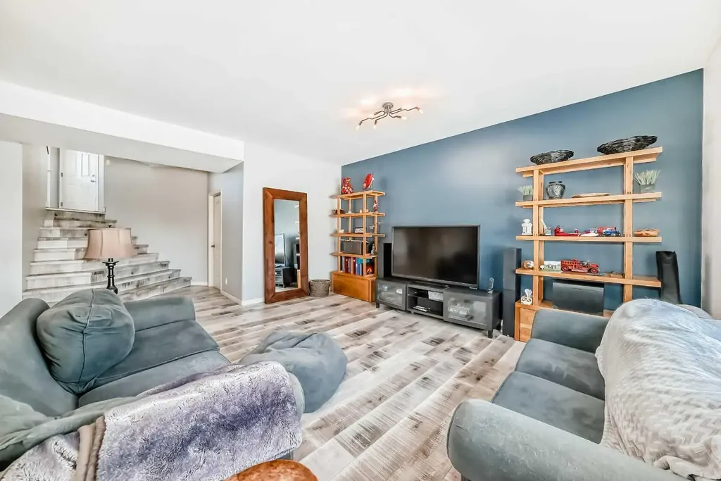 116 Old Boomer Road Sylvan Lake AB T4S 2J1