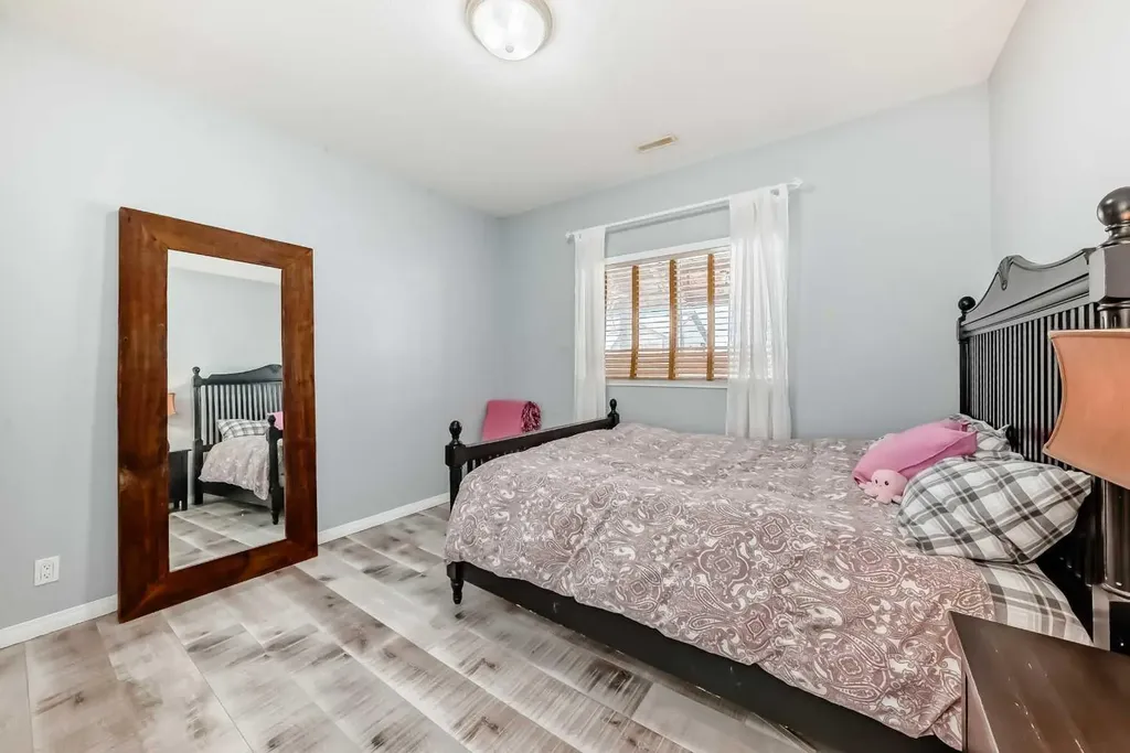 116 Old Boomer Road Sylvan Lake AB T4S 2J1
