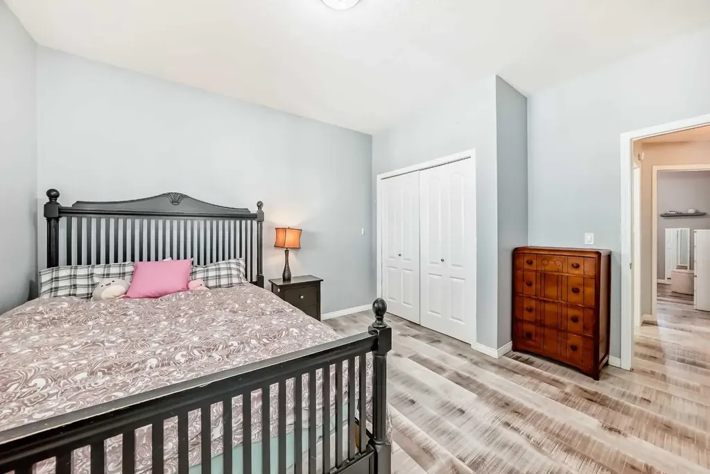 116 Old Boomer Road Sylvan Lake AB T4S 2J1