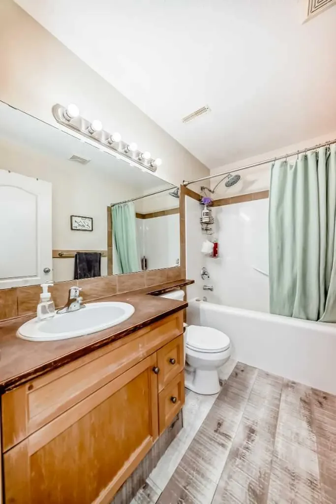 116 Old Boomer Road Sylvan Lake AB T4S 2J1
