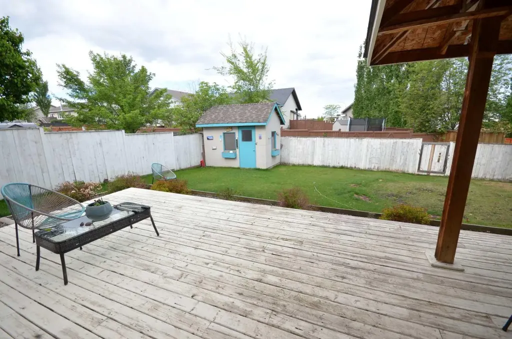 116 Old Boomer Road Sylvan Lake AB T4S 2J1