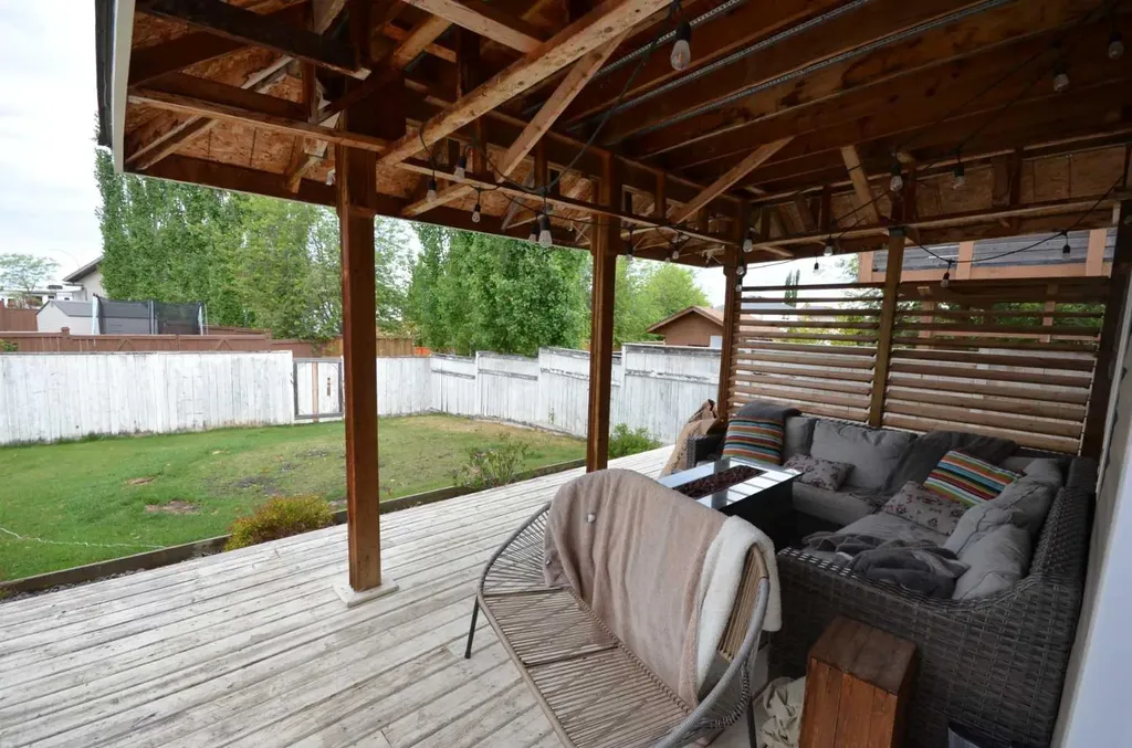 116 Old Boomer Road Sylvan Lake AB T4S 2J1