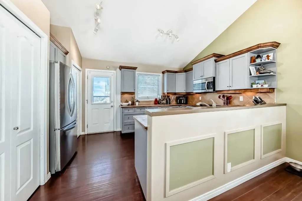 116 Old Boomer Road Sylvan Lake AB T4S 2J1