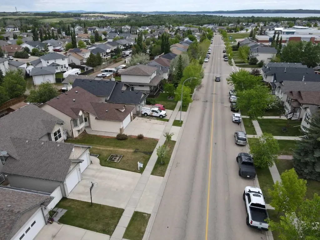116 Old Boomer Road Sylvan Lake AB T4S 2J1