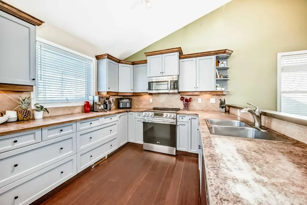 116 Old Boomer Road Sylvan Lake AB T4S 2J1