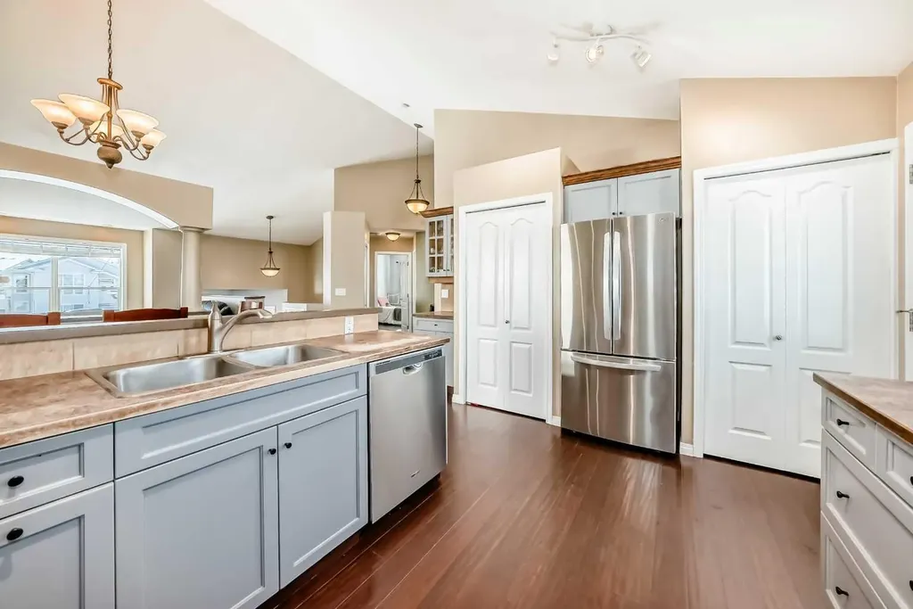 116 Old Boomer Road Sylvan Lake AB T4S 2J1