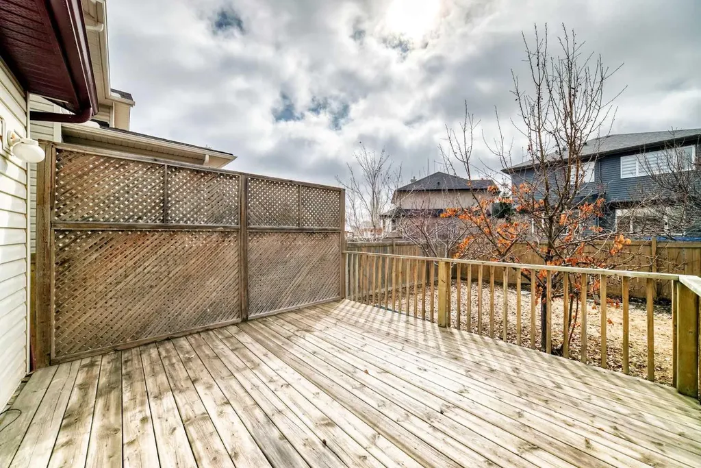 9 Somerside Crescent SW Calgary AB T2Y 4G8