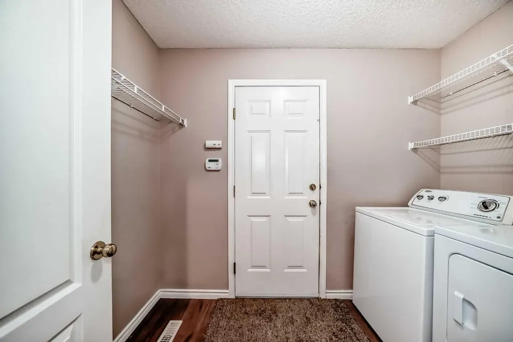 9 Somerside Crescent SW Calgary AB T2Y 4G8