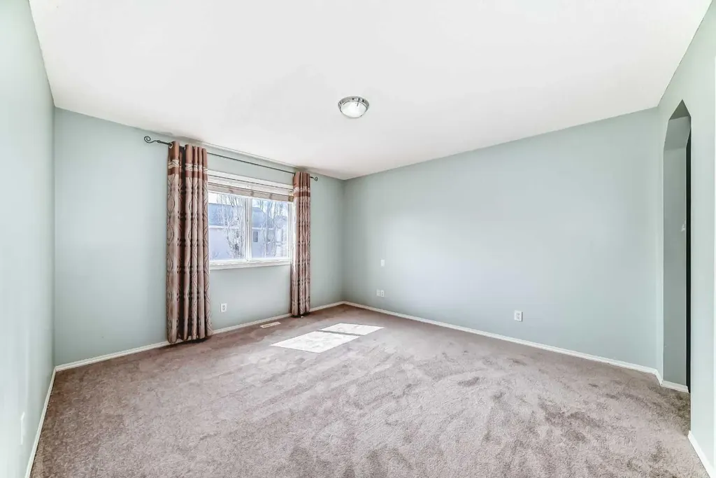 9 Somerside Crescent SW Calgary AB T2Y 4G8