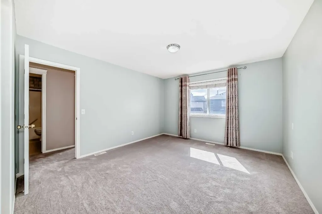 9 Somerside Crescent SW Calgary AB T2Y 4G8