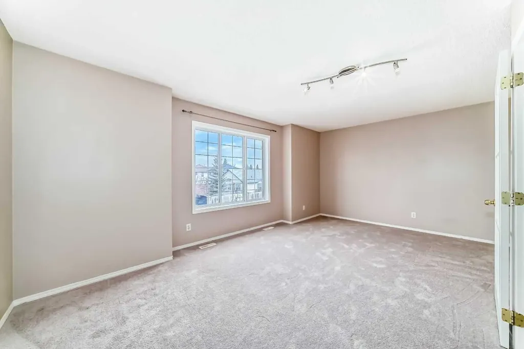 9 Somerside Crescent SW Calgary AB T2Y 4G8