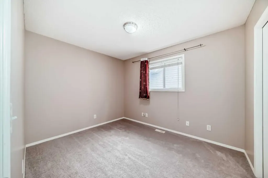 9 Somerside Crescent SW Calgary AB T2Y 4G8