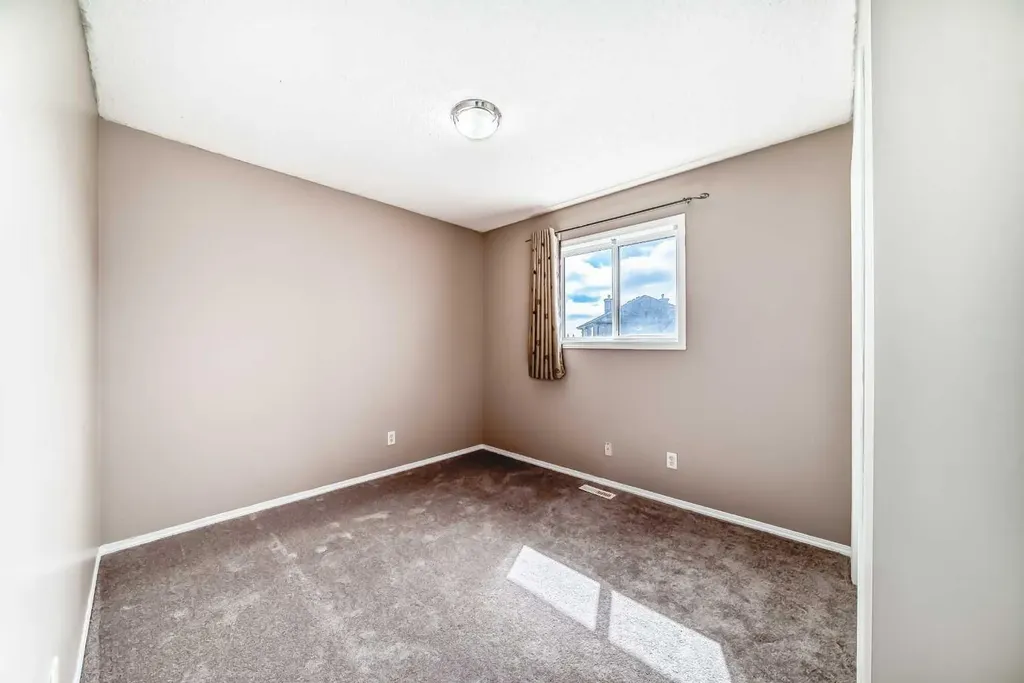 9 Somerside Crescent SW Calgary AB T2Y 4G8