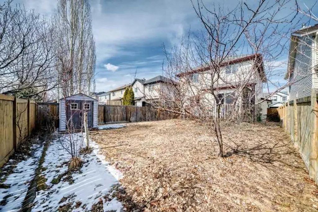 9 Somerside Crescent SW Calgary AB T2Y 4G8