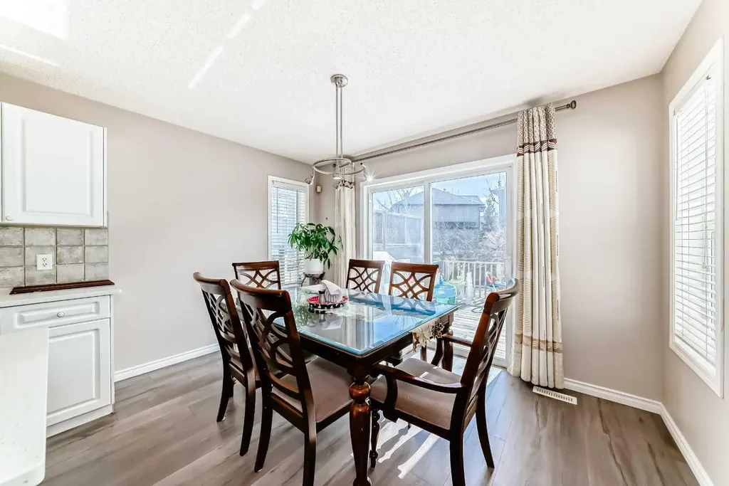 9 Somerside Crescent SW Calgary AB T2Y 4G8