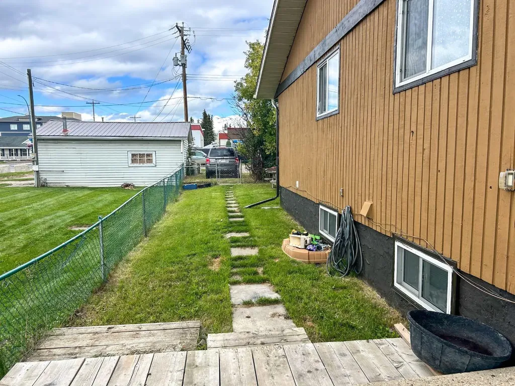 4548 46 Avenue Rocky Mountain House AB T4T1A2