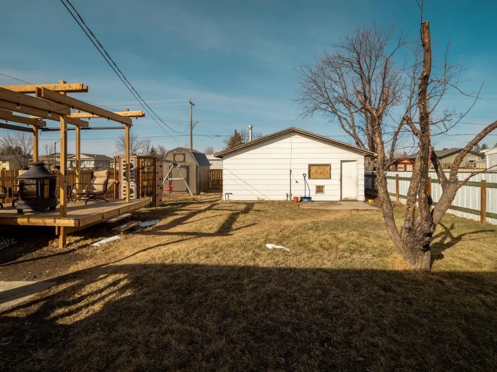 5327 3a Street W Claresholm AB T0L0L0