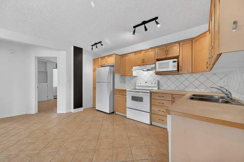 1815 26 Avenue SW Calgary AB T2T 1E2