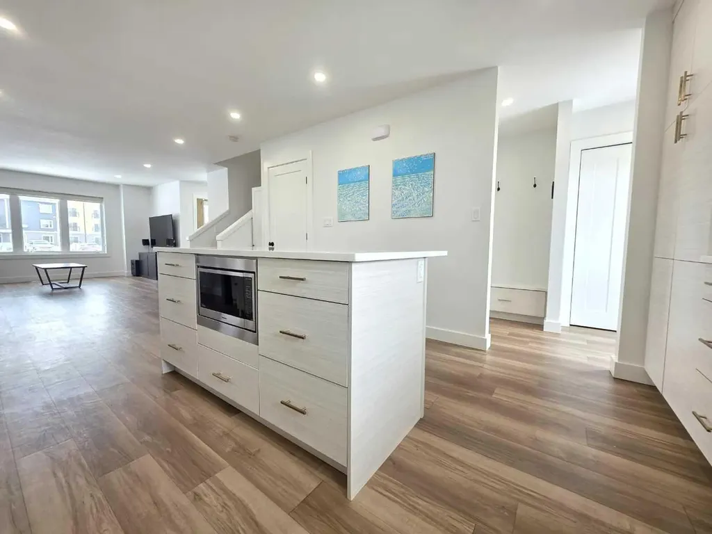 2713 11 Avenue Wainwright AB T9W 0A5