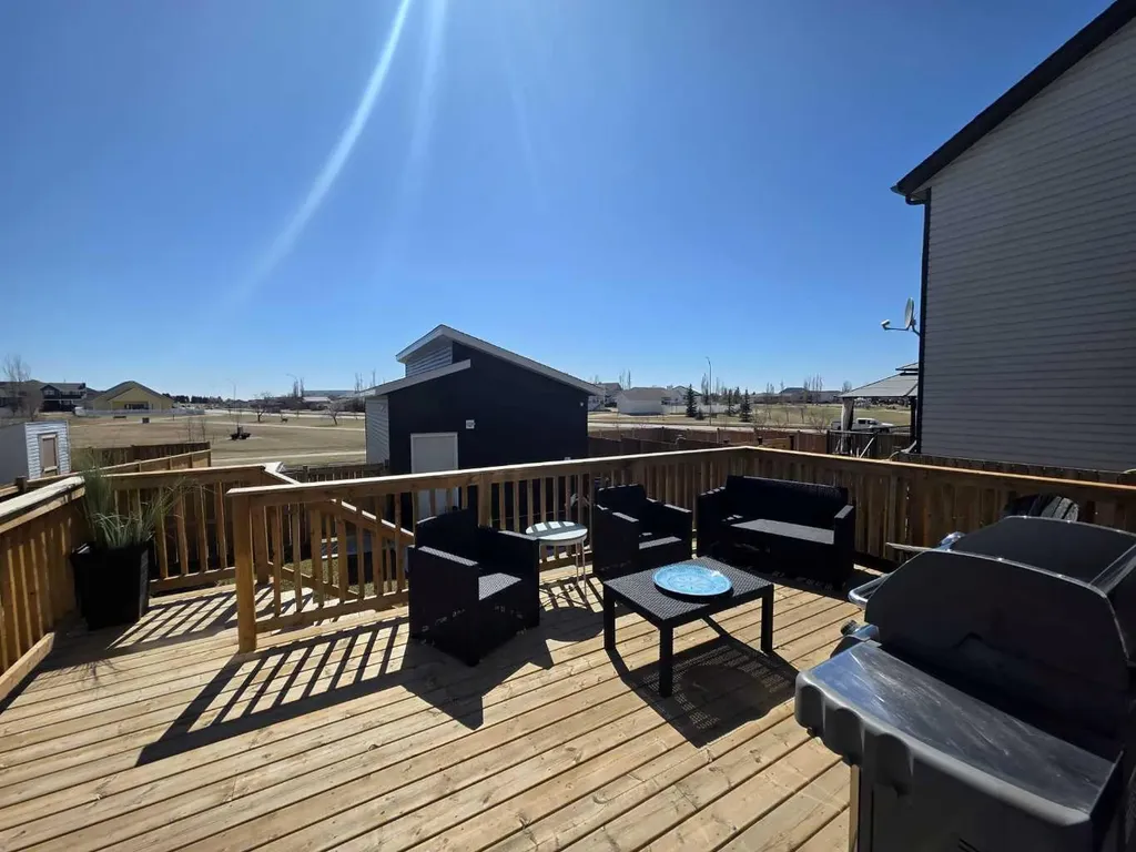 2713 11 Avenue Wainwright AB T9W 0A5