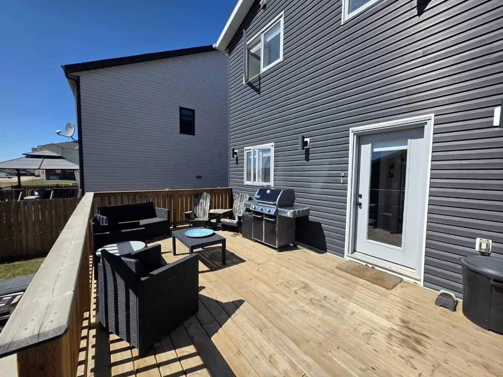 2713 11 Avenue Wainwright AB T9W 0A5