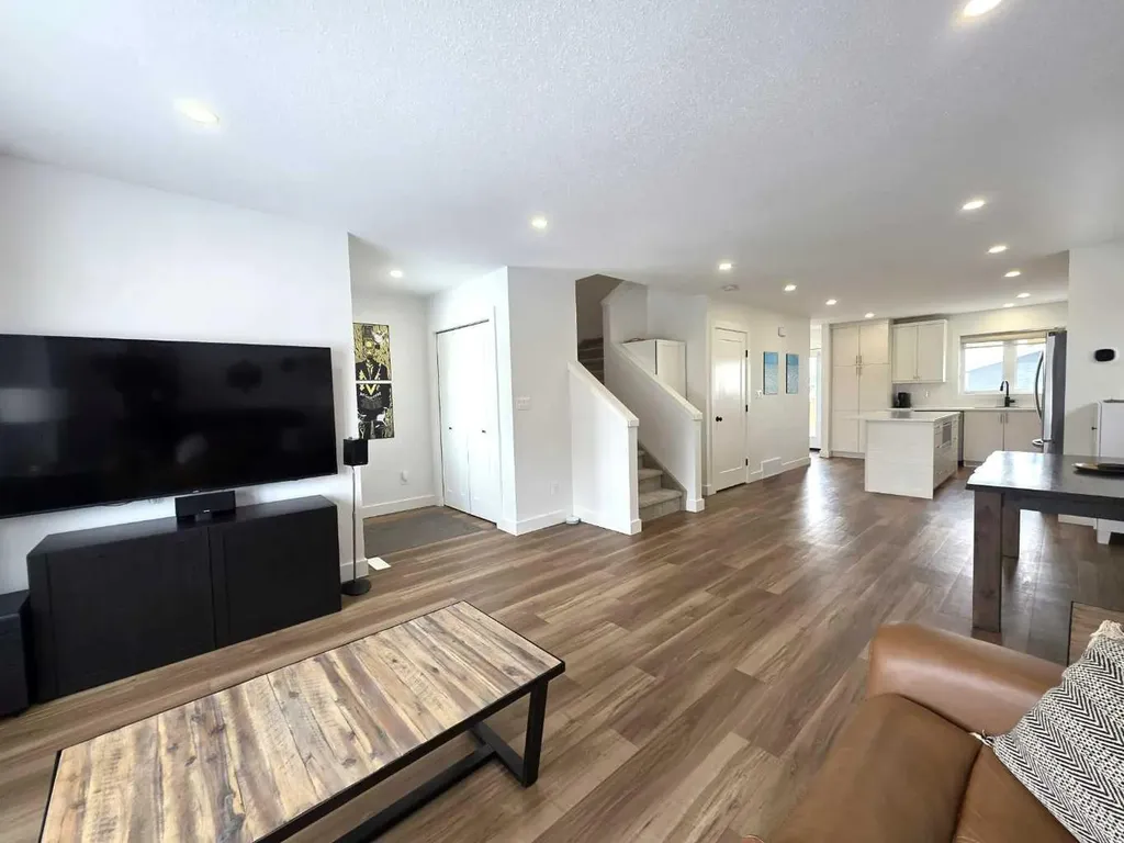 2713 11 Avenue Wainwright AB T9W 0A5