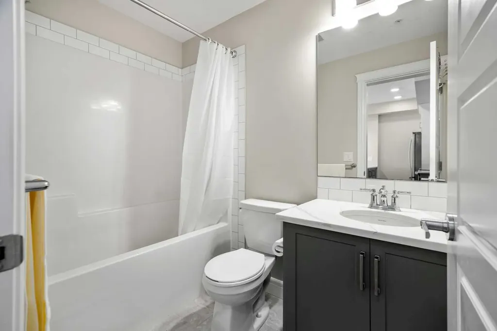 19621 40 Street SE Calgary AB T3M 3B2
