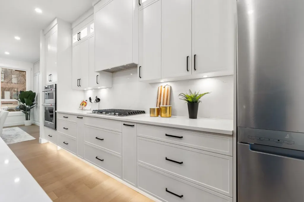 1444 43 Street SW Calgary AB T3C 2A2