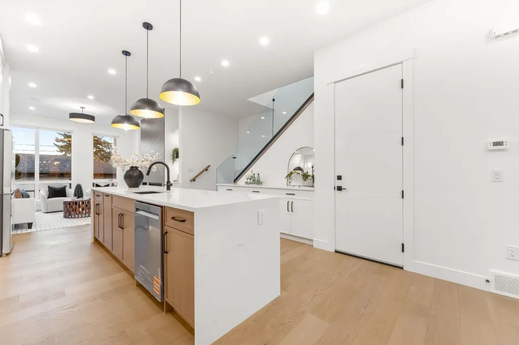 1444 43 Street SW Calgary AB T3C 2A2