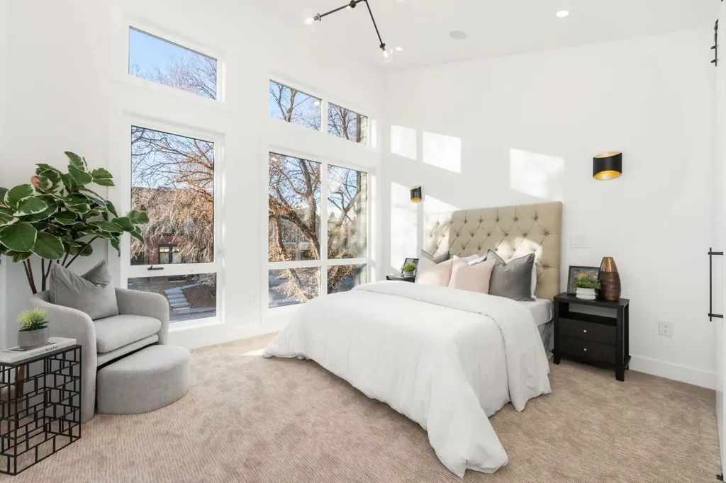 1444 43 Street SW Calgary AB T3C 2A2