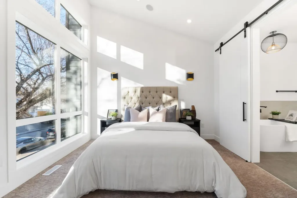 1444 43 Street SW Calgary AB T3C 2A2