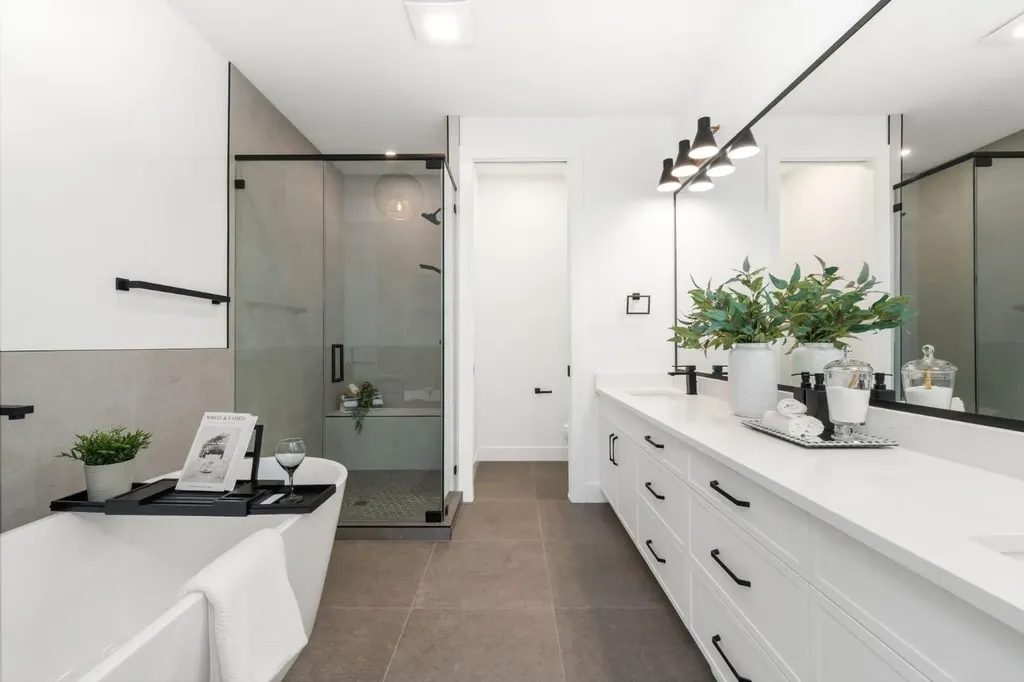 1444 43 Street SW Calgary AB T3C 2A2